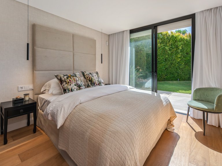 Villa for Sale in Marbella, Malaga, Nueva Andalucia 28