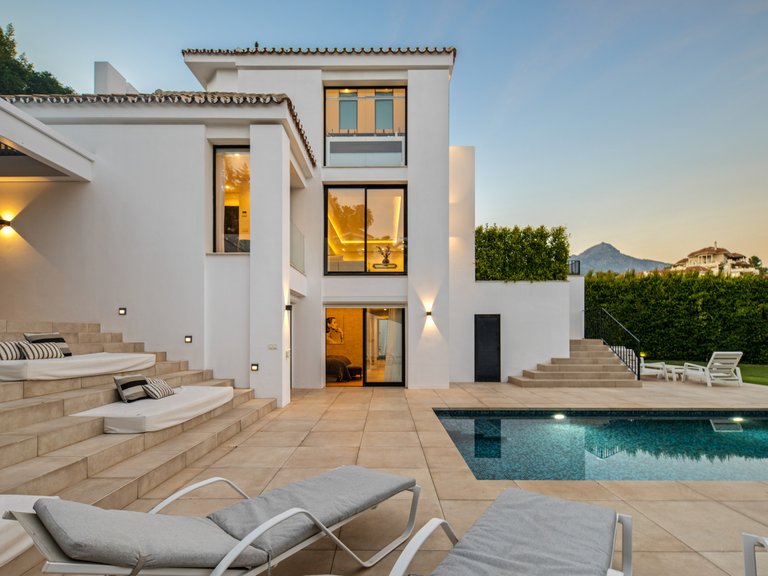 Villa for Sale in Marbella, Malaga, Nueva Andalucia 8