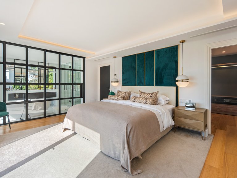 Villa for Sale in Marbella, Malaga, Nueva Andalucia 16