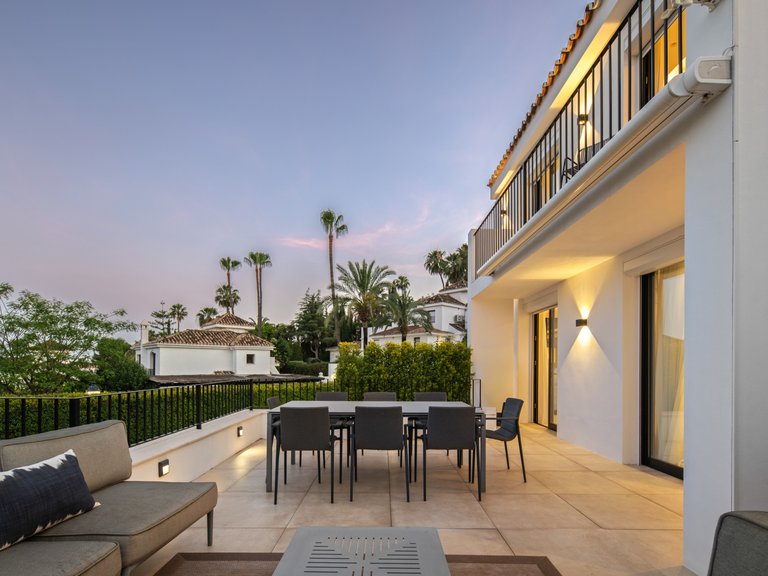 Villa for Sale in Marbella, Malaga, Nueva Andalucia 37