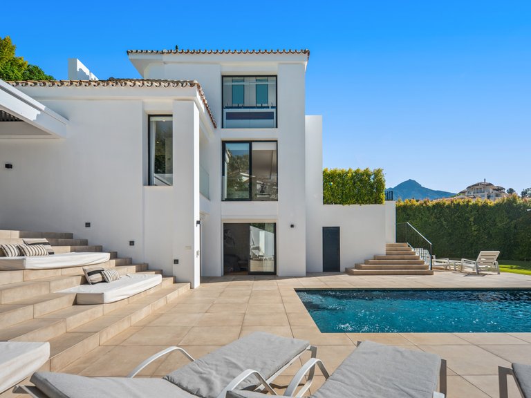 Villa for Sale in Marbella, Malaga, Nueva Andalucia 7