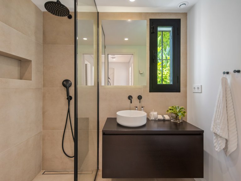 Villa for Sale in Marbella, Malaga, Nueva Andalucia 27