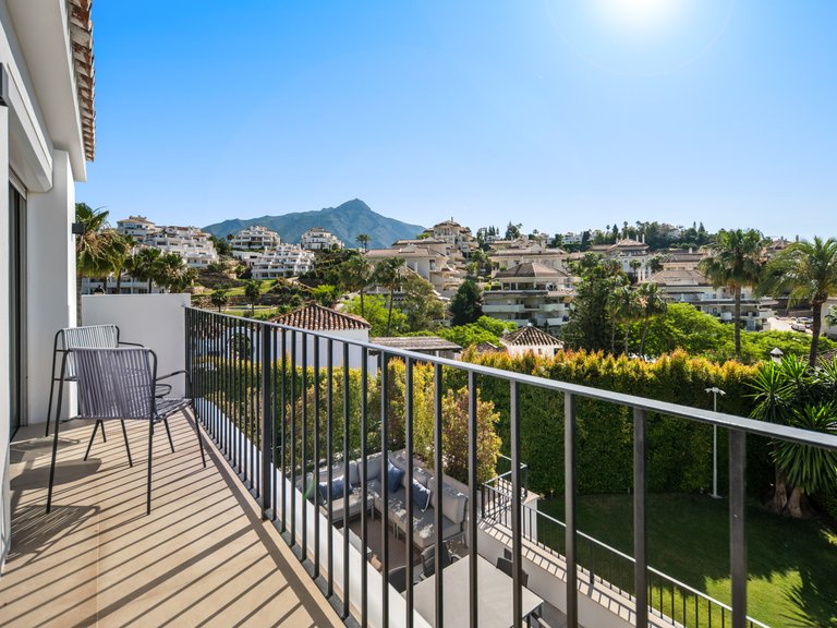 Villa for Sale in Marbella, Malaga, Nueva Andalucia 18