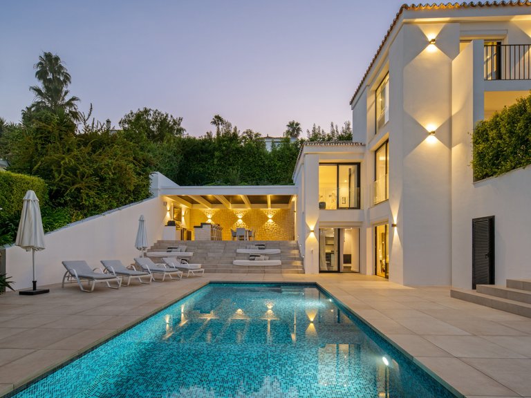 Villa for Sale in Marbella, Malaga, Nueva Andalucia 4