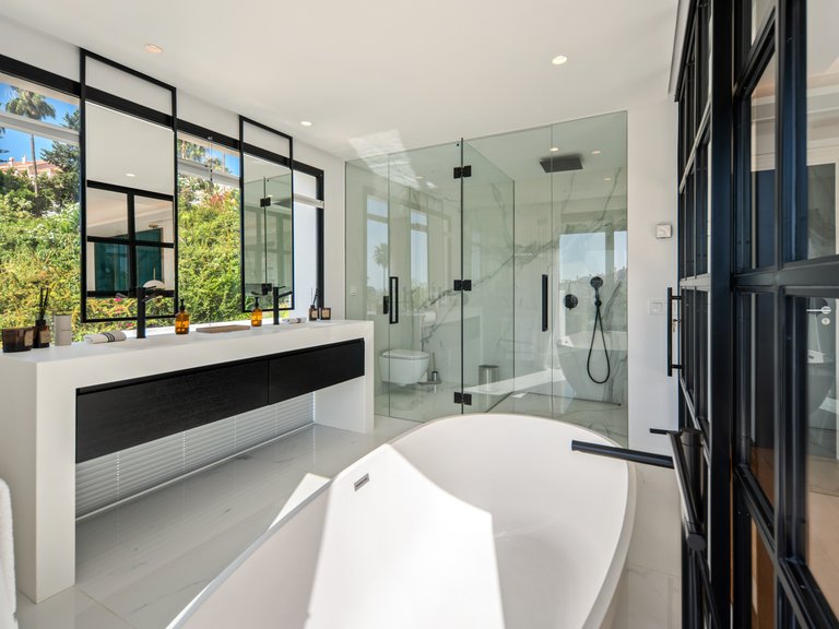 Villa for Sale in Marbella, Malaga, Nueva Andalucia 20