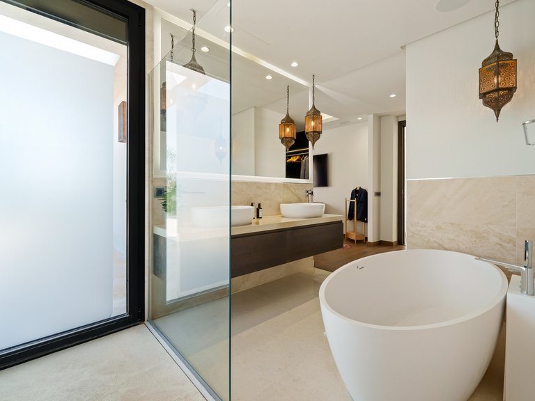 Villa for Sale in Marbella, Malaga, Nueva Andalucia 23