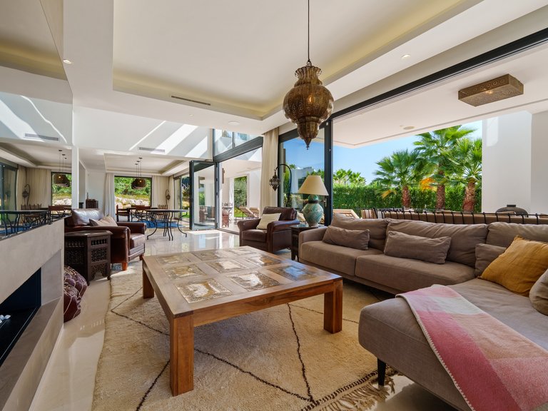Villa for Sale in Marbella, Malaga, Nueva Andalucia 30