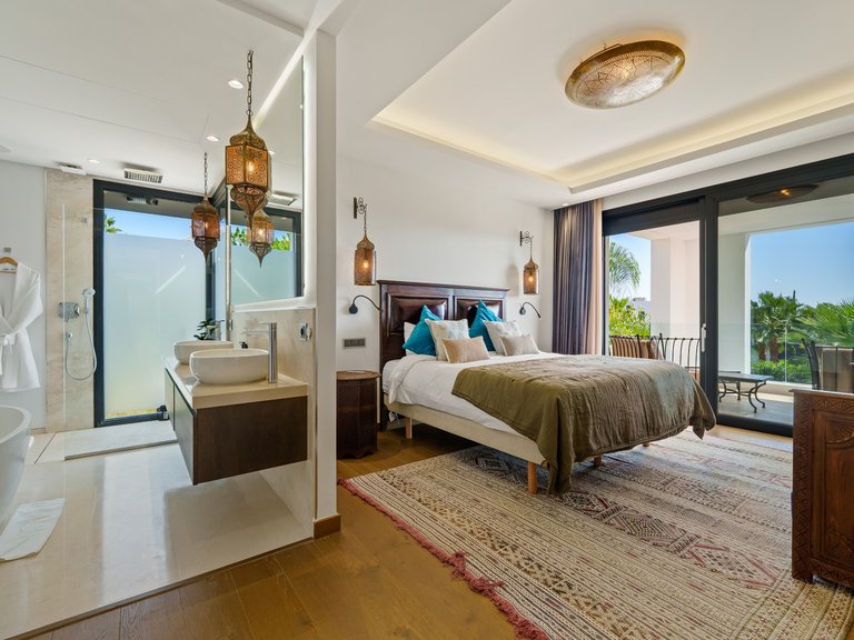 Villa for Sale in Marbella, Malaga, Nueva Andalucia 24