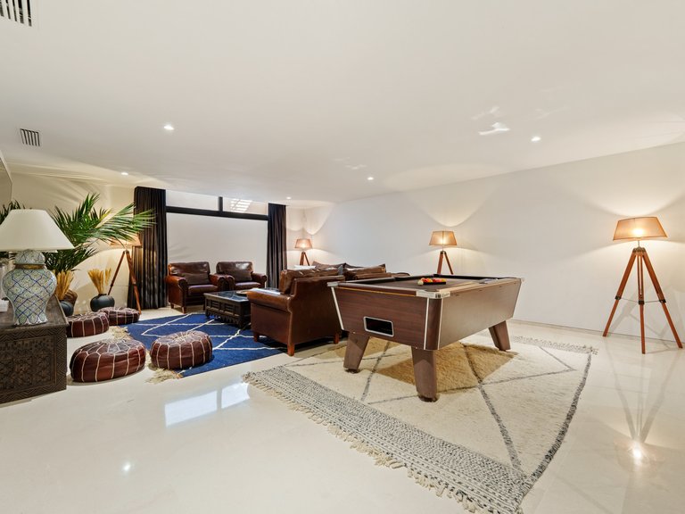 Villa for Sale in Marbella, Malaga, Nueva Andalucia 14