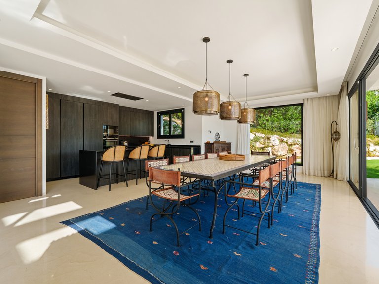Villa for Sale in Marbella, Malaga, Nueva Andalucia 27