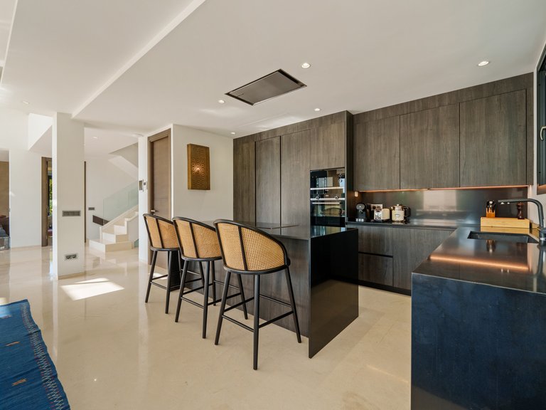 Villa for Sale in Marbella, Malaga, Nueva Andalucia 28