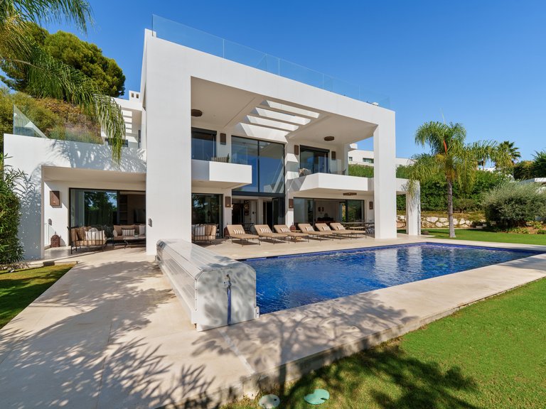 Villa for Sale in Marbella, Malaga, Nueva Andalucia 8