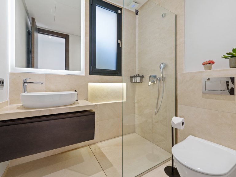 Villa for Sale in Marbella, Malaga, Nueva Andalucia 16