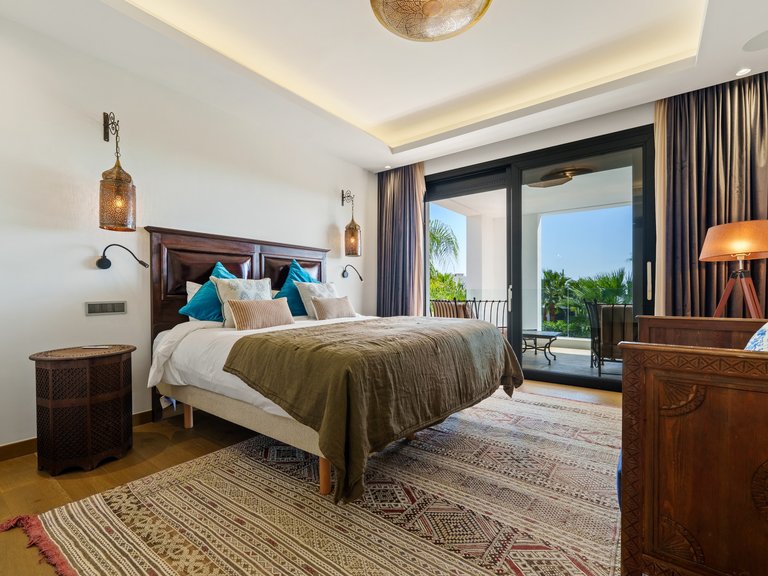 Villa for Sale in Marbella, Malaga, Nueva Andalucia 25