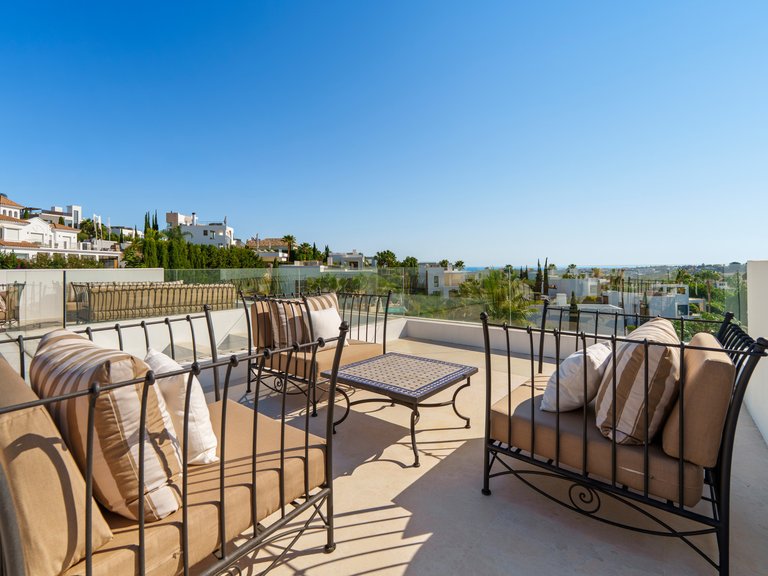 Villa for Sale in Marbella, Malaga, Nueva Andalucia 11