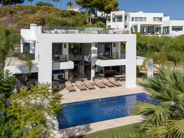 Villa for Sale in Marbella, Malaga, Nueva Andalucia 7