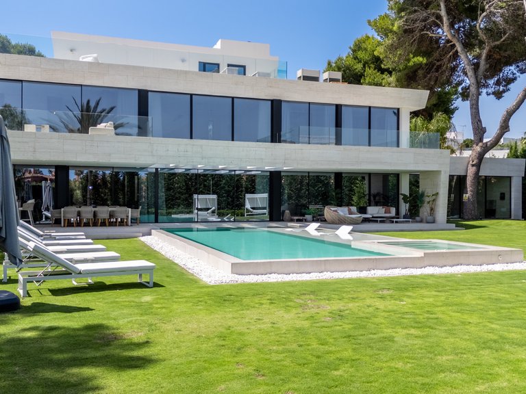Villa for Sale in Marbella, Malaga, Marbella Este 35