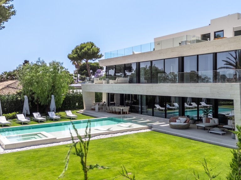 Villa for Sale in Marbella, Malaga, Marbella Este 37