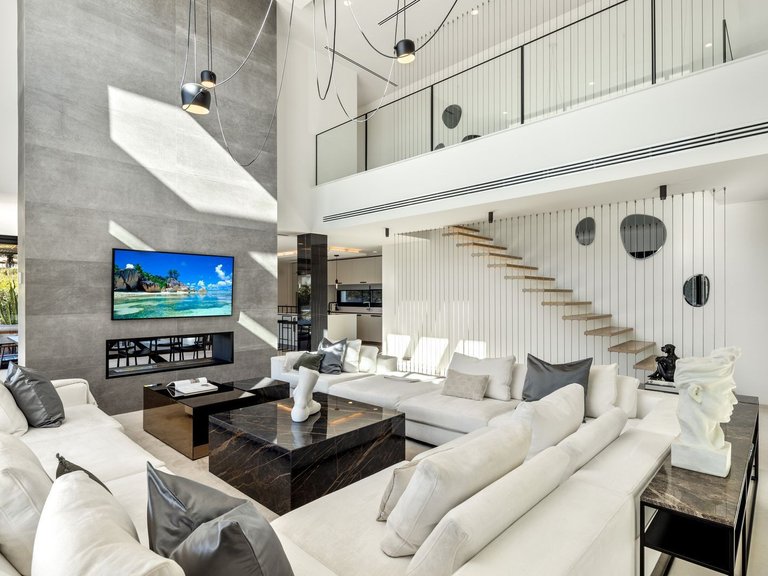 Villa for Sale in Marbella, Malaga, Nueva Andalucia 2