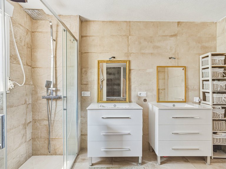 Villa for Sale in Marbella, Malaga, Nueva Andalucia 8