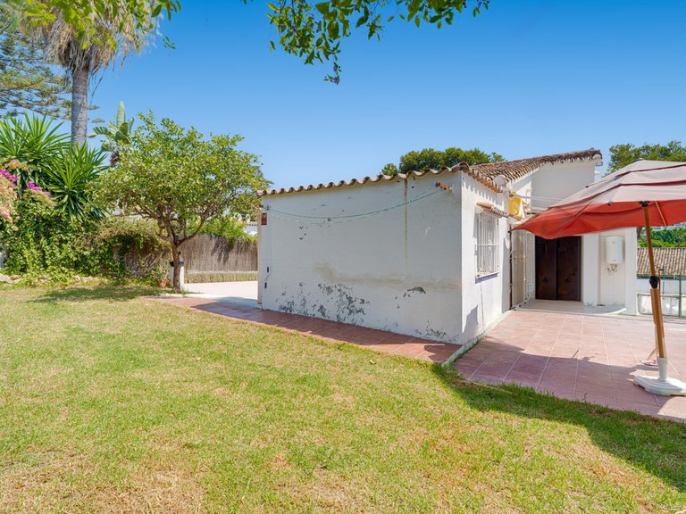 Villa for Sale in Marbella, Malaga, Nueva Andalucia 14
