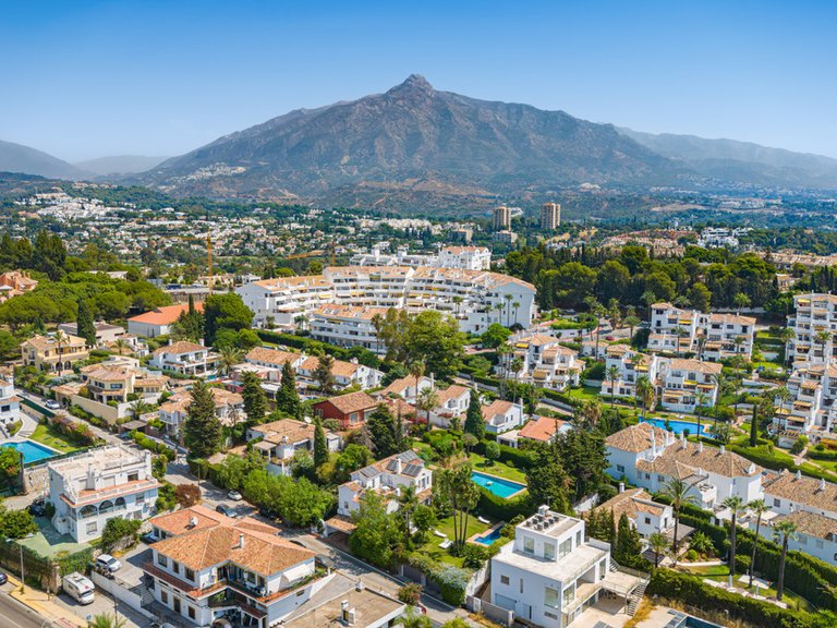 Villa for Sale in Marbella, Malaga, Nueva Andalucia 11