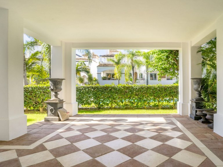 Apartment for Sale in Marbella, Malaga, Marbella Golden Mile 3