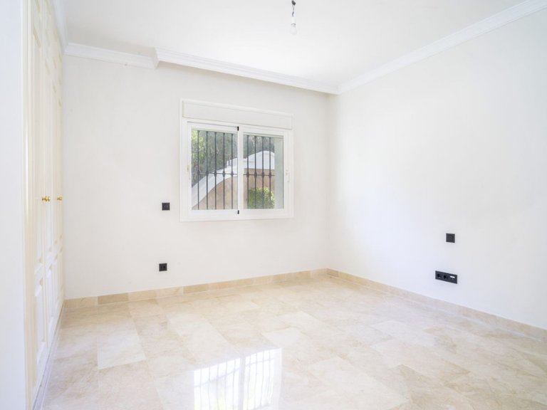 Apartment for Sale in Marbella, Malaga, Marbella Golden Mile 18