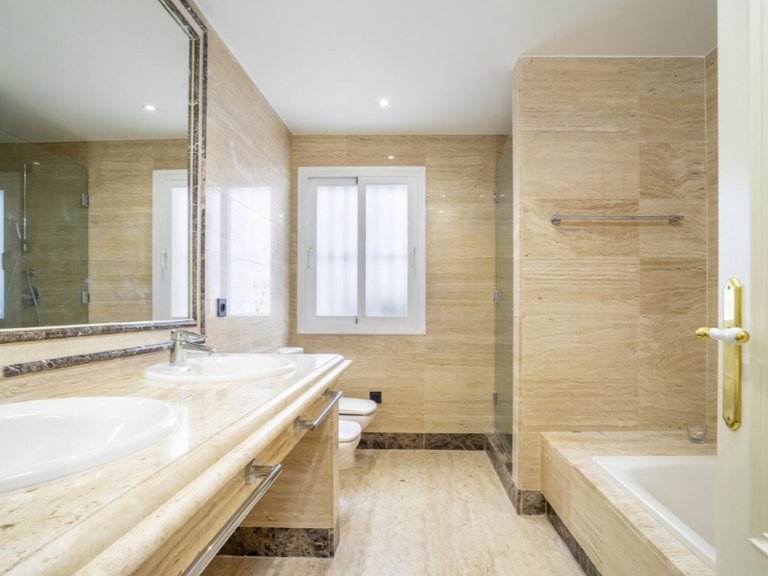 Apartment for Sale in Marbella, Malaga, Marbella Golden Mile 7