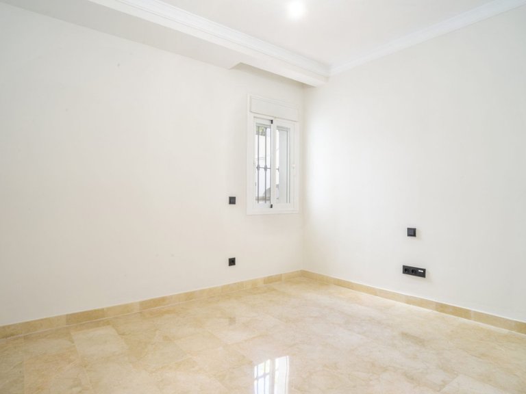 Apartment for Sale in Marbella, Malaga, Marbella Golden Mile 13