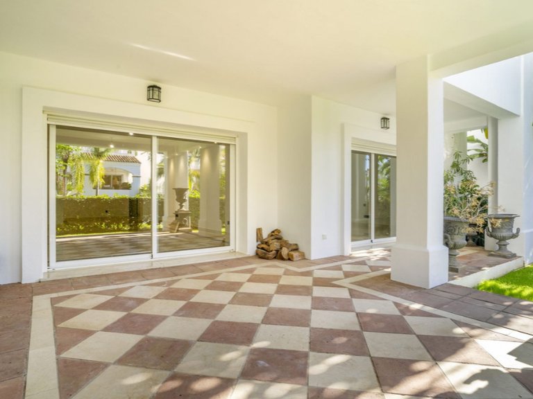 Apartment for Sale in Marbella, Malaga, Marbella Golden Mile 2