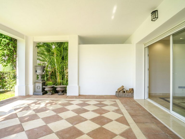 Apartment for Sale in Marbella, Malaga, Marbella Golden Mile 4