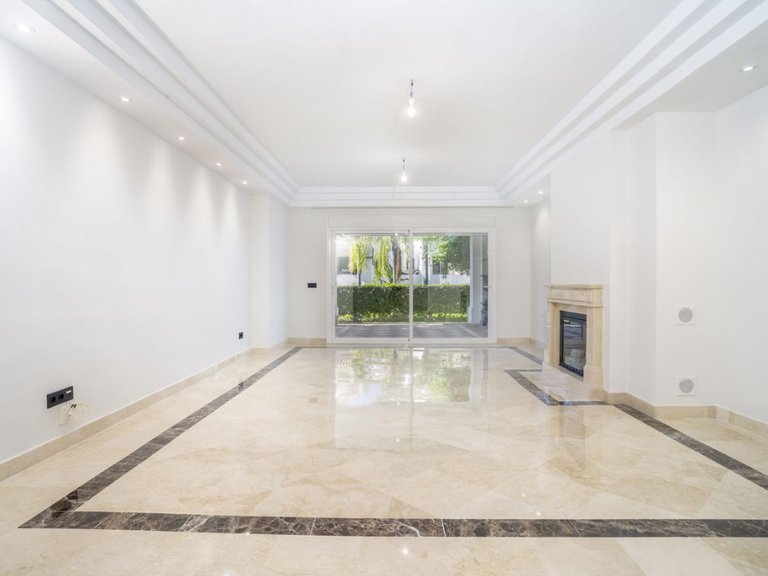 Apartment for Sale in Marbella, Malaga, Marbella Golden Mile 10