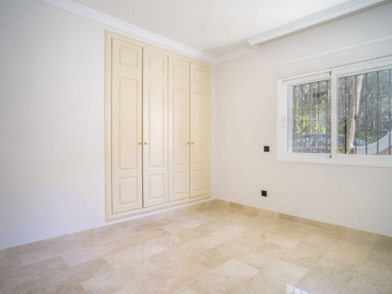 Apartment for Sale in Marbella, Malaga, Marbella Golden Mile 17