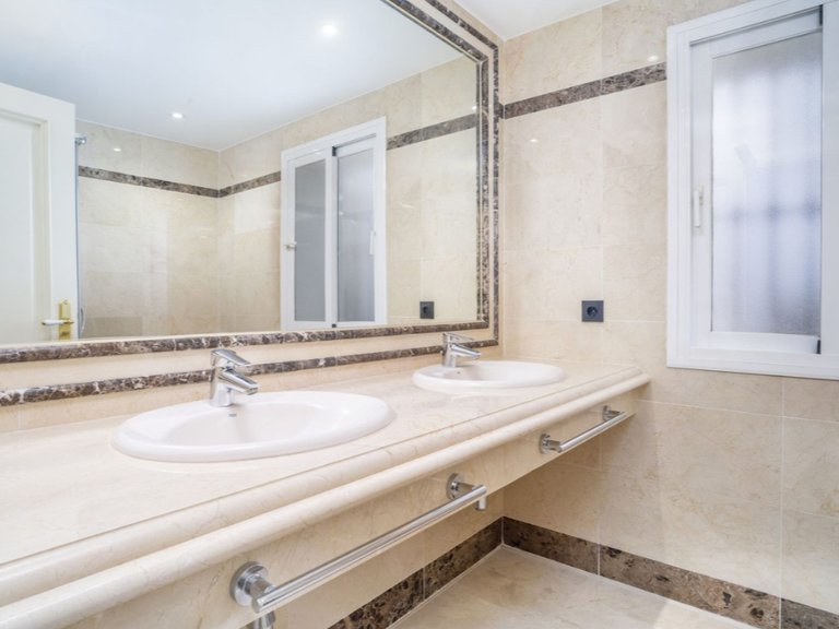 Apartment for Sale in Marbella, Malaga, Marbella Golden Mile 19