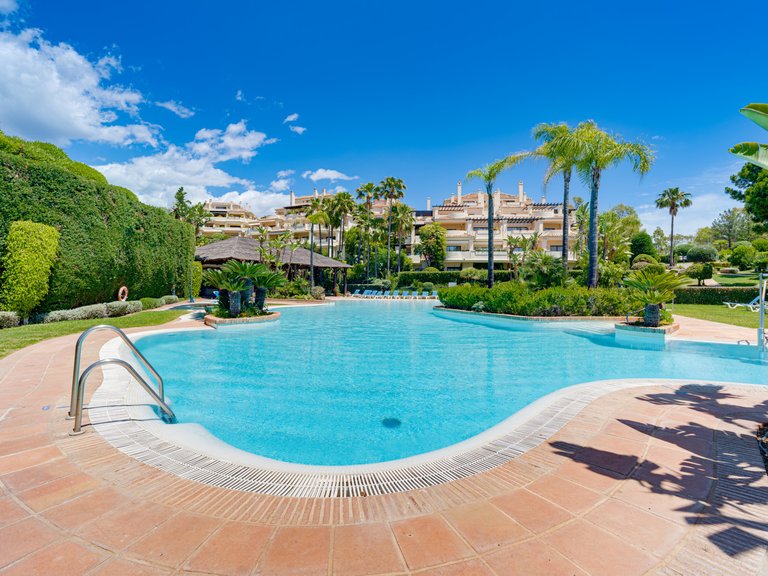 Apartment for Sale in Benahavis, Malaga, Los Capanes del Golf 1