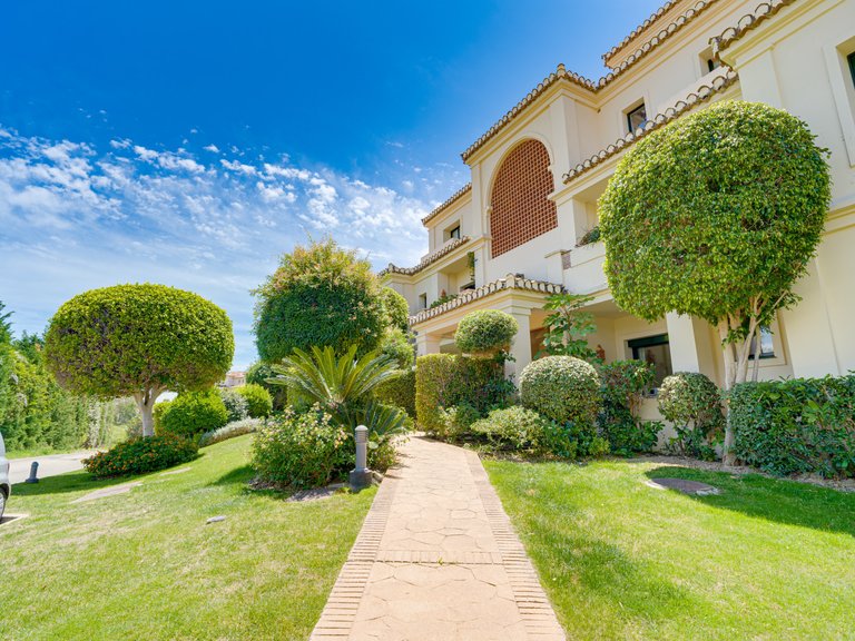 Apartment for Sale in Benahavis, Malaga, Los Capanes del Golf 23