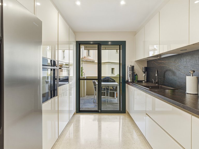 Apartment for Sale in Benahavis, Malaga, Los Capanes del Golf 7