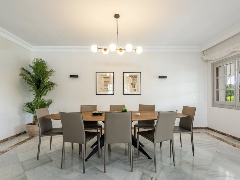 Elegante Andalusische Villa auf einem privaten Grundstück von über 2.000 m² im Herzen von San Pedro 13