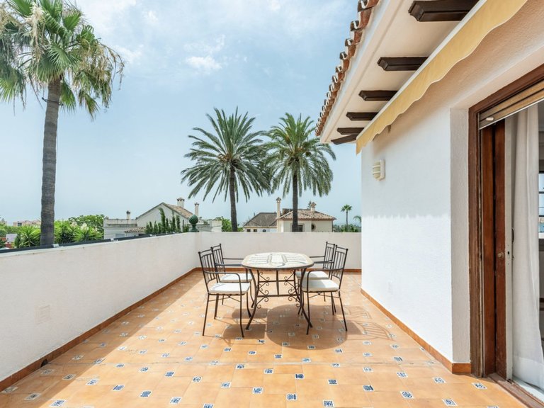 Elegante Andalusische Villa auf einem privaten Grundstück von über 2.000 m² im Herzen von San Pedro 19