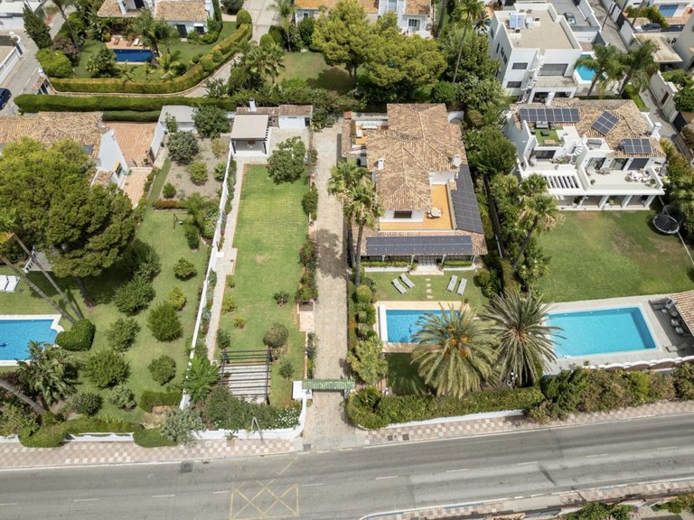 Elegante Andalusische Villa auf einem privaten Grundstück von über 2.000 m² im Herzen von San Pedro 2