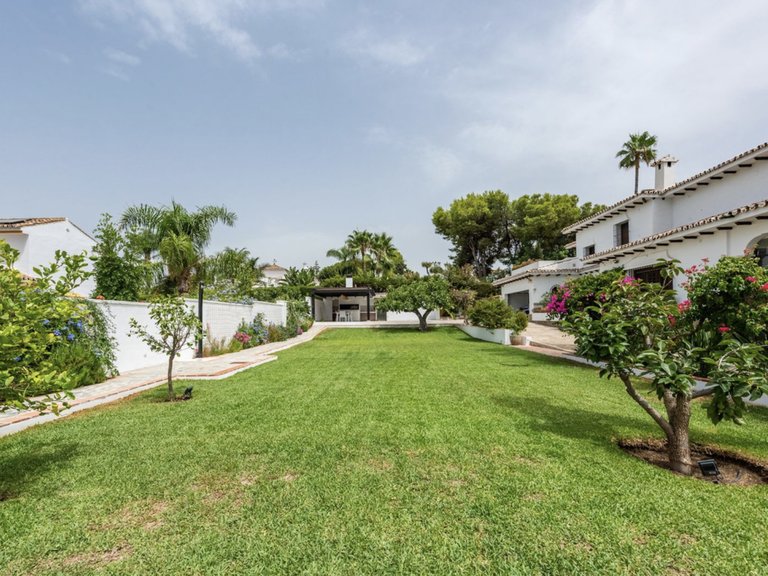 Elegante Andalusische Villa auf einem privaten Grundstück von über 2.000 m² im Herzen von San Pedro 5