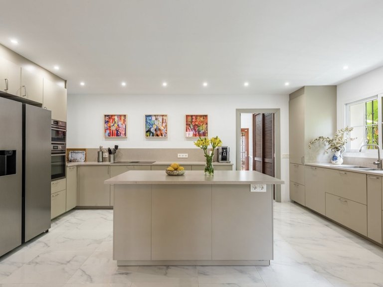 Elegante Andalusische Villa auf einem privaten Grundstück von über 2.000 m² im Herzen von San Pedro 15