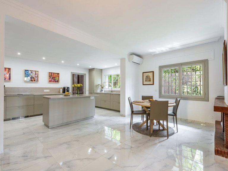 Elegante Andalusische Villa auf einem privaten Grundstück von über 2.000 m² im Herzen von San Pedro 14