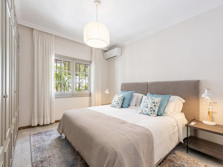 Elegante Andalusische Villa auf einem privaten Grundstück von über 2.000 m² im Herzen von San Pedro 16