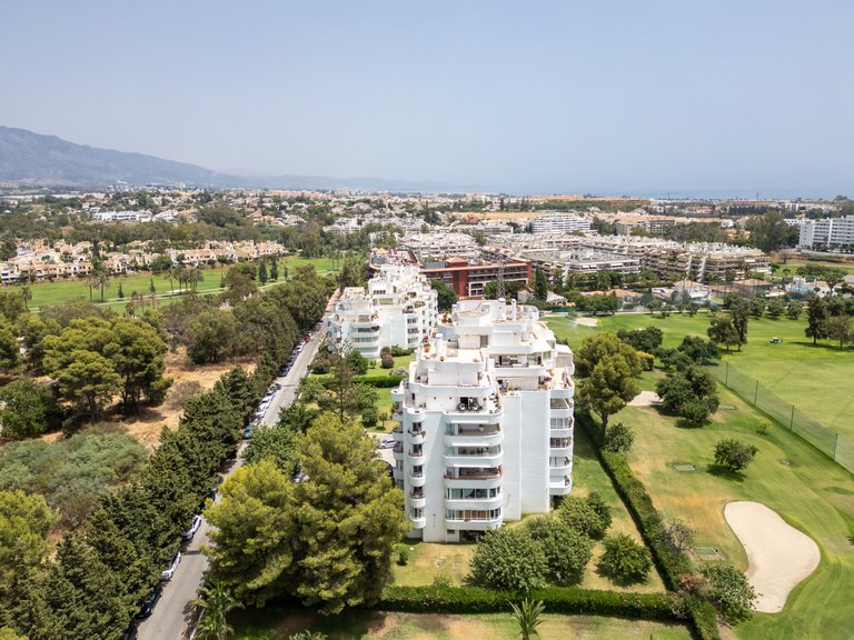 Middle Floor Apartment For Sale In Guadalmina Alta 28