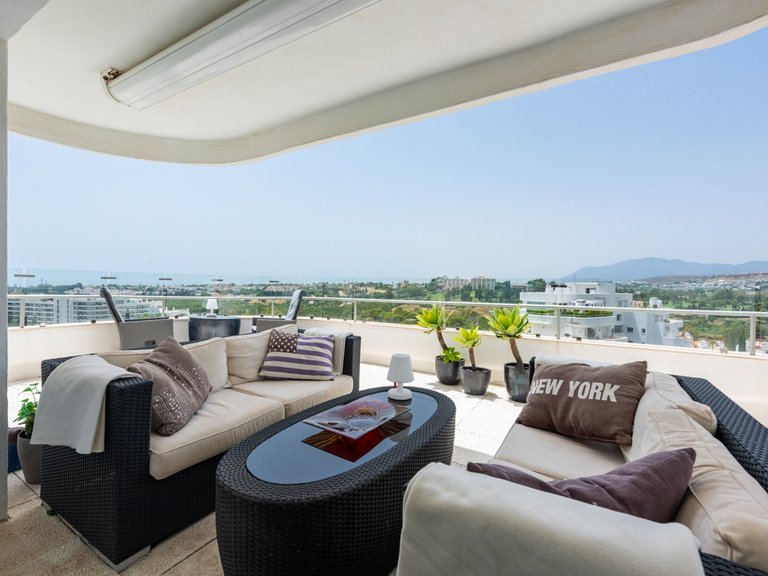 Middle Floor Apartment For Sale In Guadalmina Alta 3