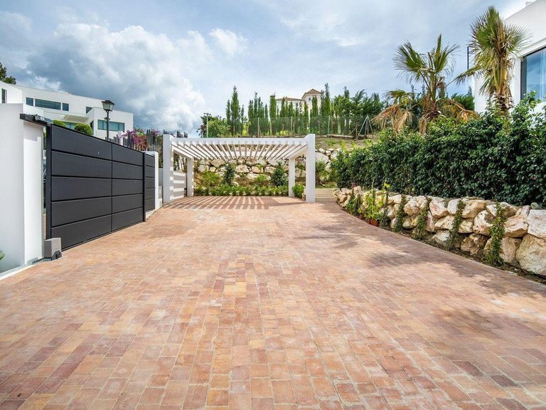 Villa for Sale in Marbella, Malaga 10