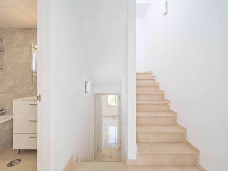 Außergewöhnliches Reihenhaus mit flexiblem Wohnen in der Nähe von Puerto Banús 23
