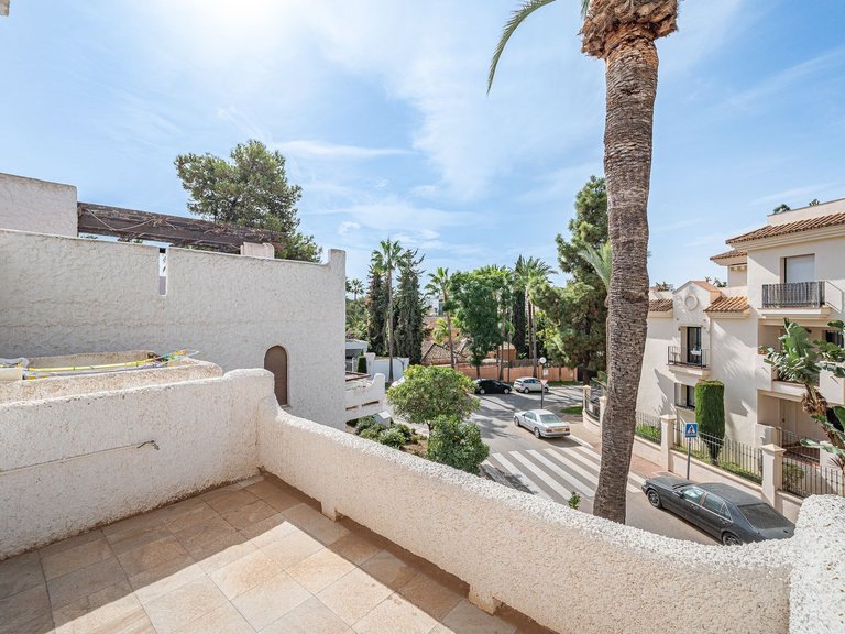 Außergewöhnliches Reihenhaus mit flexiblem Wohnen in der Nähe von Puerto Banús 24